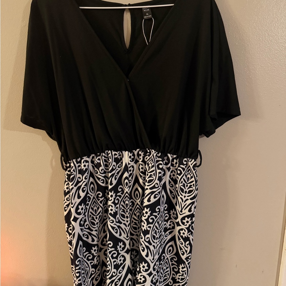 Elegant Black and‎ White Patterned romper